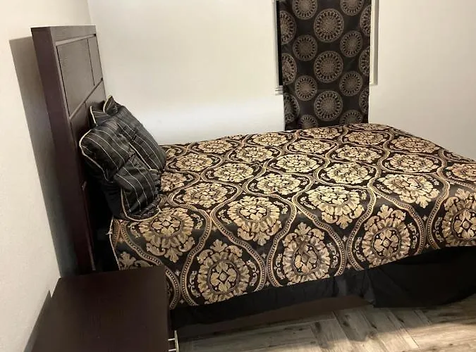 Knight Hawk Suites Bed & Breakfast