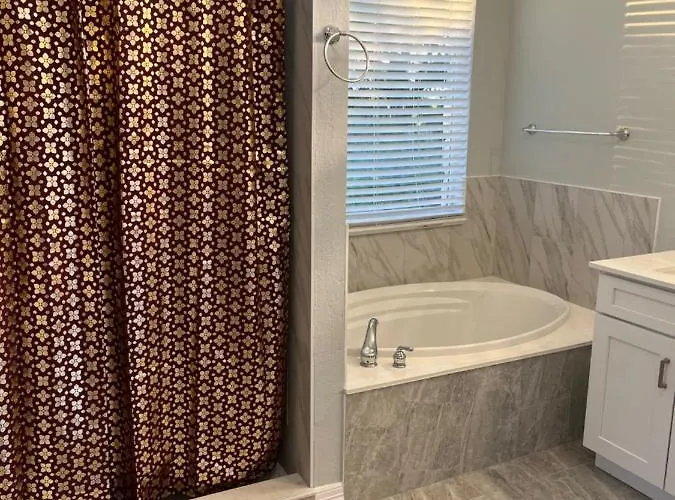 Knight Hawk Suites Bed & Breakfast *