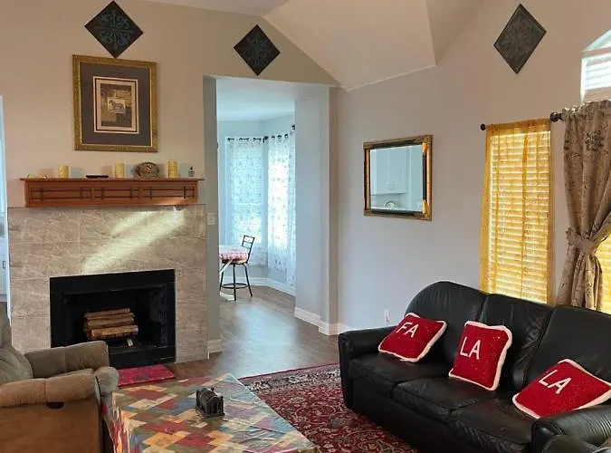 Knight Hawk Suites Bed & Breakfast *